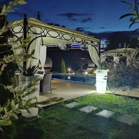 Отель Acktion Deluxe Шумен Экстерьер фото