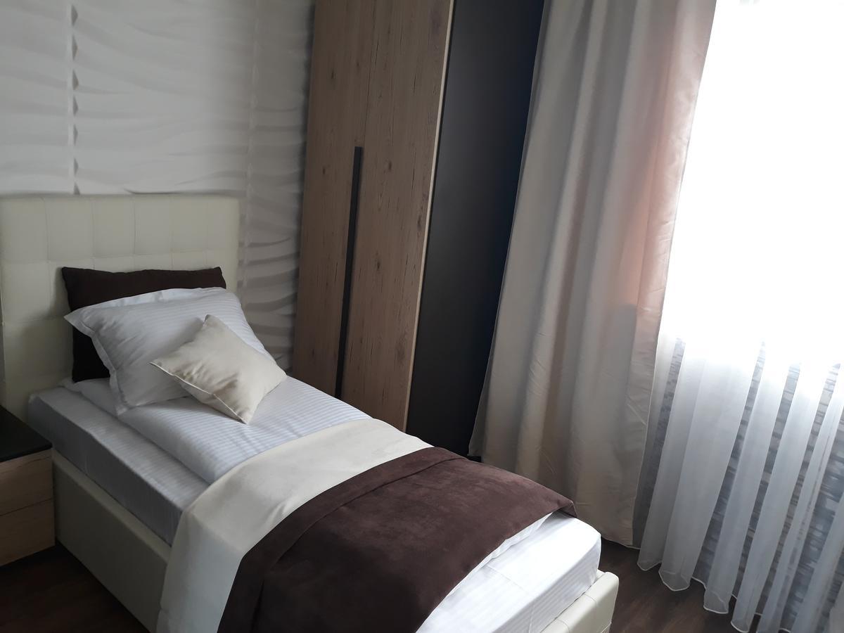 Отель Acktion Deluxe Шумен Экстерьер фото