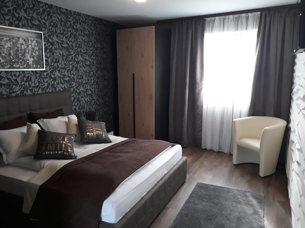 Отель Acktion Deluxe Шумен Экстерьер фото